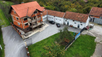Kuća - vila, Drenovac Banski, 400.00 m2, 550.000 m2 imanje