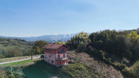 Nova kuća visoke kvalitete – podno grijanje, 4 klime, kamin, odlična l