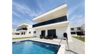 Kuća S2: Vodice, 157.64 m2 SA GARAŽOM i BAZENOM (USELJIVO)