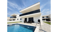 Kuća S2: Vodice, 157.64 m2 SA GARAŽOM i BAZENOM (USELJIVO)