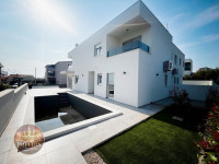 VODICE – Attraktiver Neubau mit Pool, bezugsfertig (VERKAUF)166.00 m2