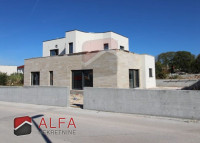Kuća: Vodice, prodaje se moderna obiteljska samostojeća kuća s bazenom