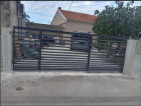 Kuća: Vrsi 37 m2 plus dvorište 108 m2