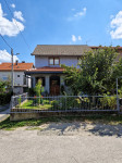 Kuća: Zagreb (Gornja Dubrava), 190.00 m2-dvije stambene jedinice-garaž