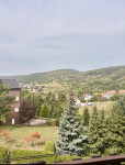 ŠESTINSKI VRH – samostojeća kuća sa dva stana, vrtom i dvije garaže