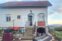 Kuća na zemljištu s vinogradom i maslinikom, 2500 m2, Donje Polje