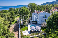Opatija – vila 313 m², 5 spavaćih soba, sauna, bazen i garaža