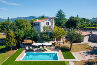 Labin, Istra - kamena kuća s bazenom i okućnicom od 2010m2