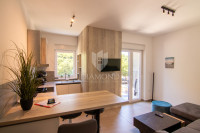 Labin, okolica, 1. red do mora, stan u novoj zgradi