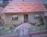 Lič kuća sa 1000m2 okućnice
