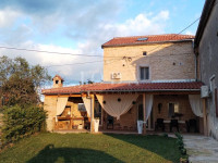 Lijepa kamena kuća sa bazenom,BARBAN okolica
