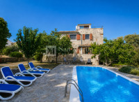 POREČ okolica, kamena kuća s bazenom