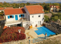 .::: Lijepa kuća sa bazenom u Dubravicama :::.