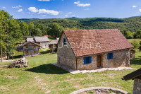 Lika, Plitvička jezera, ograđeno imanje 40.000 m² s 11 kuća, izuzetna