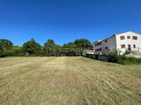 Ližnjan, manja građevinska parcela u lijepom okruženju, 442 m2 + 114 m