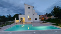 Ližnjan: Moderna vila s pogledom na more, 220 m2