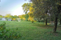 Ližnjan, veliko građevinsko zemljište 1100 m2 u širem centru mjesta