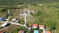 LJUBAČ - PRODAJA GRAĐEVINSKOG ZEMLJIŠTA OD 960 m²!!