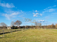 * LOBORIKA – GRAĐEVINSKO ZEMLJIŠTE 2.050 m² S PRISTUPNIM PUTOM *