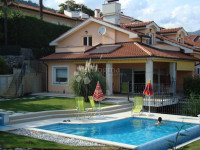 LOVRAN obiteljska villa sa bazenom