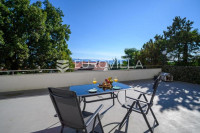 Lovran, dvosoban stan sa prekrasnom terasom i pogledom na more, 60 m²