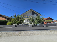 Lukarišće - Dugo selo, kuća 319 m2 na parceli 1588 m2 s plastenicima