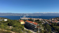 Luksuzan apartman s panoramskim pogledom na more i privatnim bazenom –