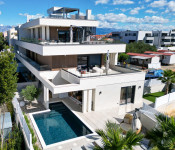 Luksuzan penthouse u novogradnja vrhunske kvalitete – korak do mora, d