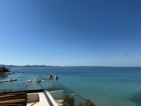 Luksuzan penthouse prvi red uz more i krovna terasa