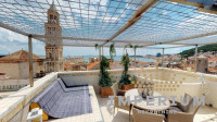 LUKSUZAN STAN U DIOKLECIJANOVOJ PALAČI – PANORAMSKI POGLED NA SPLIT