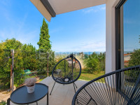 Luksuzan stan sa garažom - samo 350 m od plaže i centra Poreča!