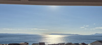 LUKSUZAN STAN S PANORAMSKIM POGLEDOM, SAUNOM I GARAŽOM – 150m OD PLAŽE