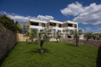 Luksuzna dvoetažna villa s bazenom, Primošten, 146 m2