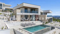 // LUKSUZNA DVOETAŽNA VILLA SA INFINITY BAZENOM I POGLEDOM NA MORE ///