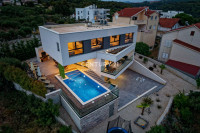 Luksuzna moderna vila s bazenom i wellnessom, 5 – Okrug Gornji, pogled