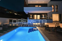 Luksuzna moderna vila s panoramskim pogledom na Split – Klis