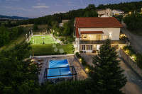 Luksuzna vila, 321m2 s bazenom i teniskim terenom, Imotski