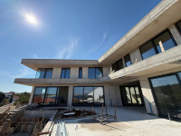 Luksuzna vila- 5 soba, galerija, LIFT, bazen- 35m od plaže