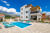 Luksuzna vila, bazen, pogled, 200 m od mora