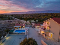 Luksuzna vila s bazenom i sportskim terenom – odlična investicija u tu