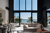 Luksuzna vila s infinity bazenom- neometan pogled