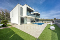 LUKSUZNA VILA SA POGLEDOM NA MORE