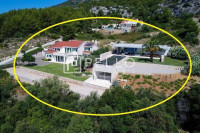 Luksuzna villa s bazenom i pogledom na more