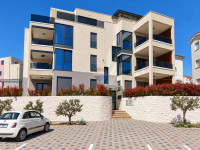 Moderan, prostran i namješten dvosobni apartman, 74,49 m² – Primošten