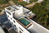 Luksuzni penthouse s bazenom na krovnoj terasi