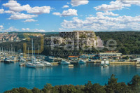 Luksuzni Stan 104 m² na Prvom Katu s Natkrivenom Terasom, 3 Sobe