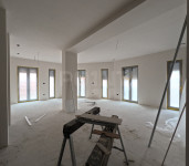 Šibenik Riva, prvi red, luksuzni stan u novogradnji s garažom, 101 m²