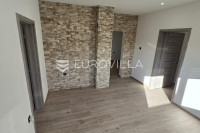Lužani, Oriovac - Renoviran trosobni stan, 62 m2