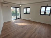 Makarska centar – Moderan 2-soban stan s pogledom na more, parking