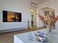 MAKARSKA, NOVOUREĐEN DVOSOBAN S PARKING MJESTOM, DUGOROČAN NAJAM